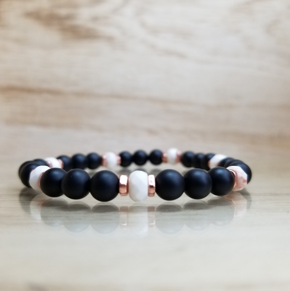 White Turquoise & Black Onyx Stretch Bracelet - Picture 2 of 6